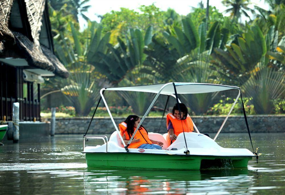 Vasundhara Sarovar Premiere Alappuzha ภายนอก รูปภาพ